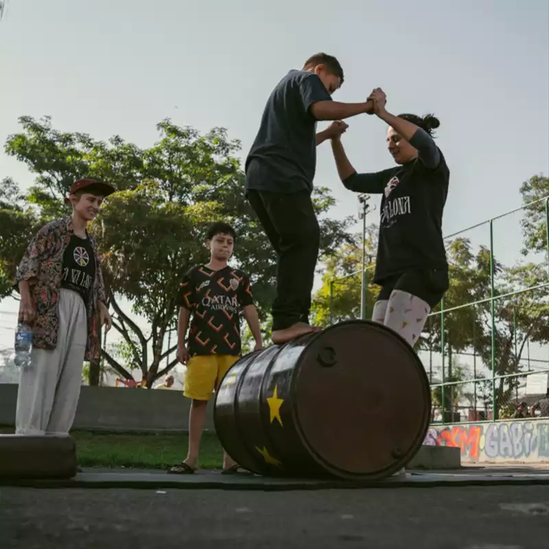 Projeto Circus Gerais oferece aulas circenses